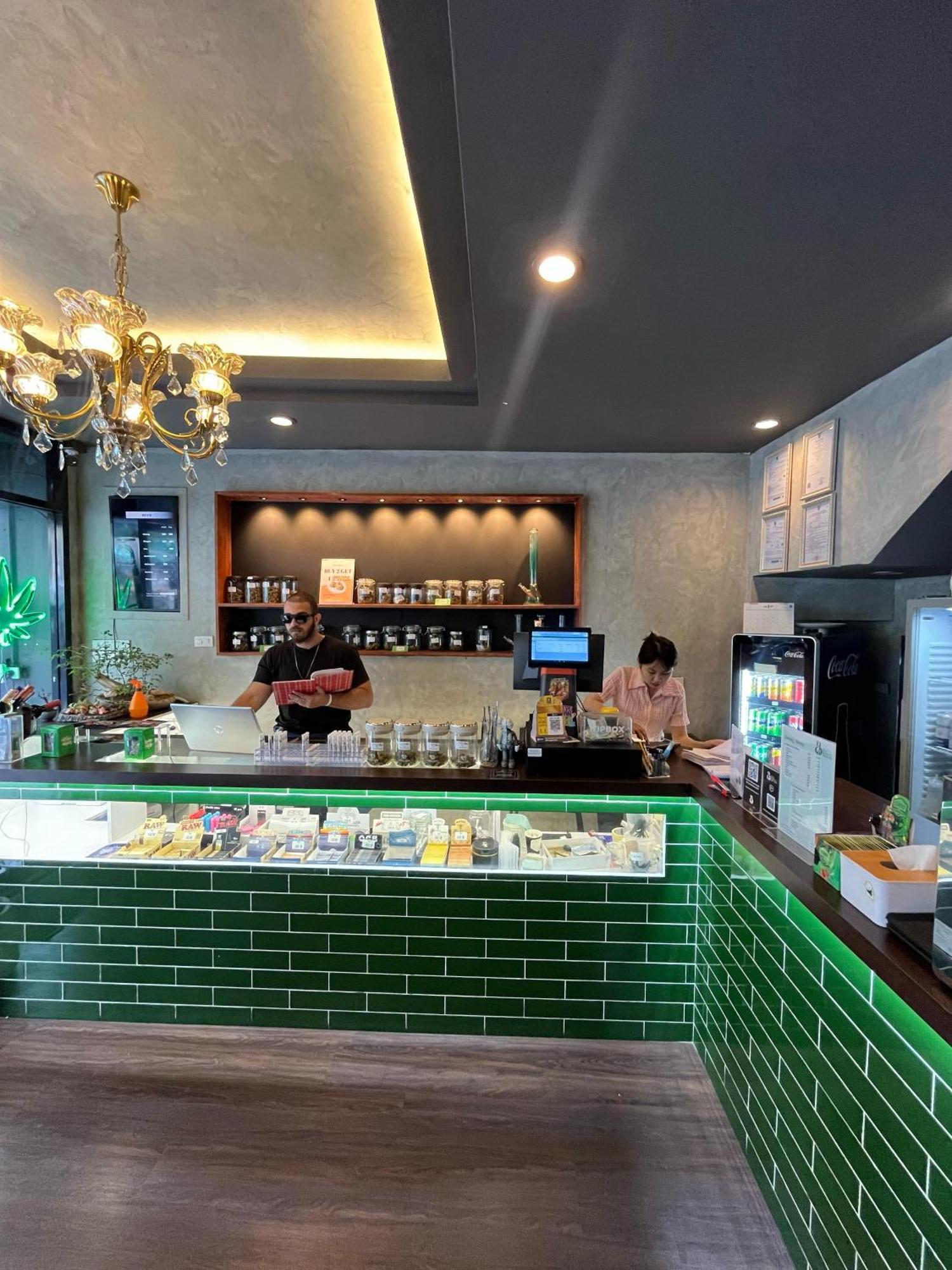 Brew Beyond Dispensary And Casa de hóspedes Banguecoque